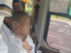 国外司机忘记在开车离座救人致翻车 中国乘客英勇救援
